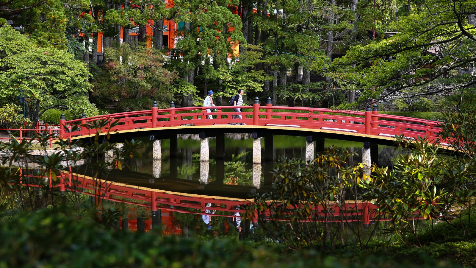 🏯 구름 바위 절 (운간지)